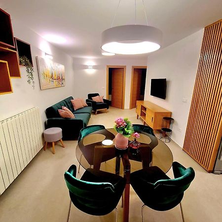 Apartments Cerin-Ровин Екстериор снимка