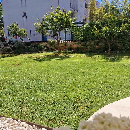 Apartments Cerin-Ровин Екстериор снимка