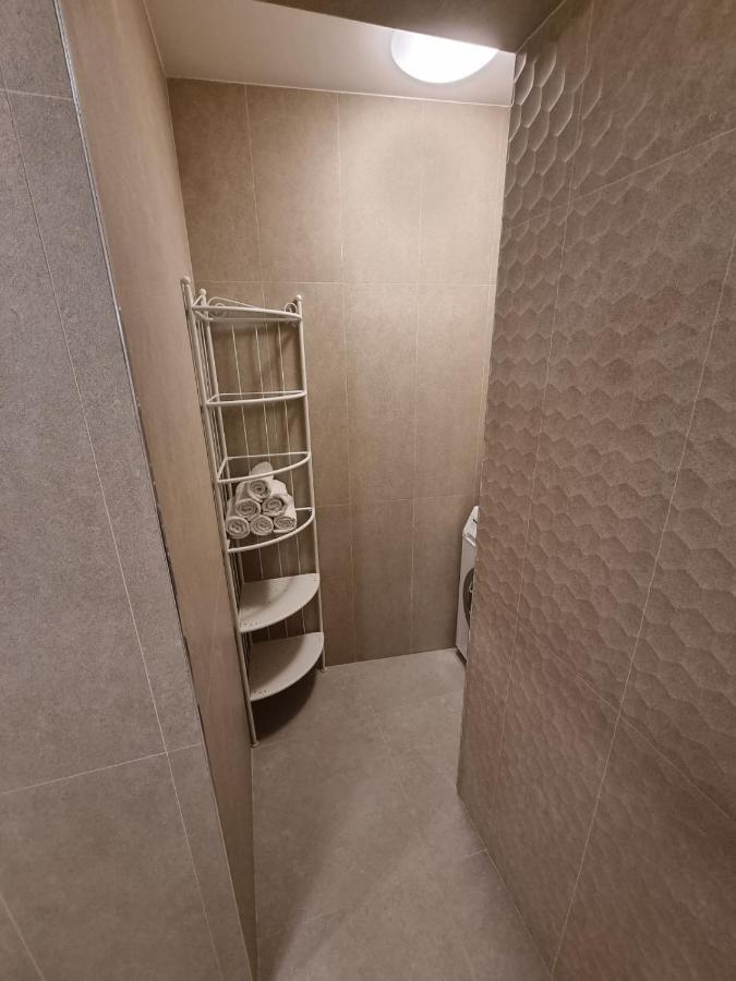 Apartments Cerin-Ровин Екстериор снимка