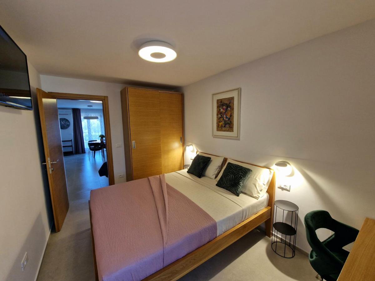 Apartments Cerin-Ровин Екстериор снимка