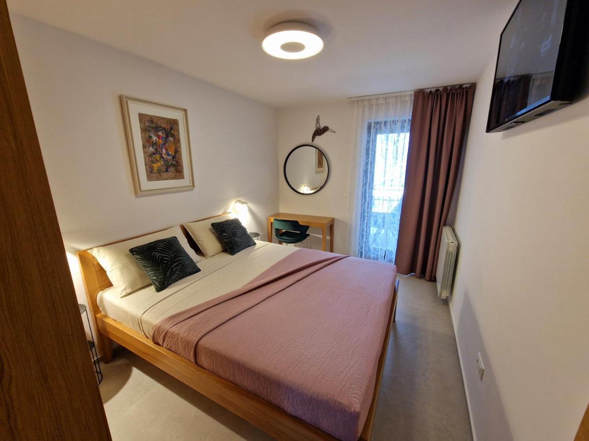 Apartments Cerin-Ровин Екстериор снимка