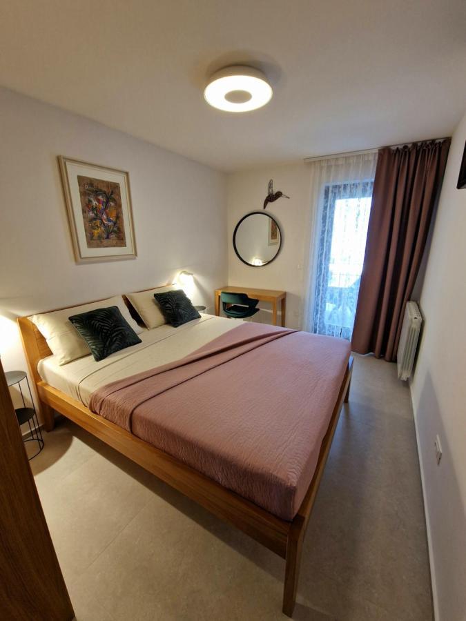 Apartments Cerin-Ровин Екстериор снимка