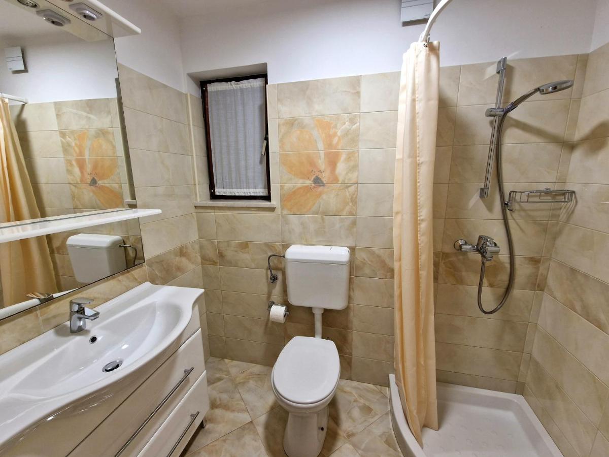 Apartments Cerin-Ровин Екстериор снимка
