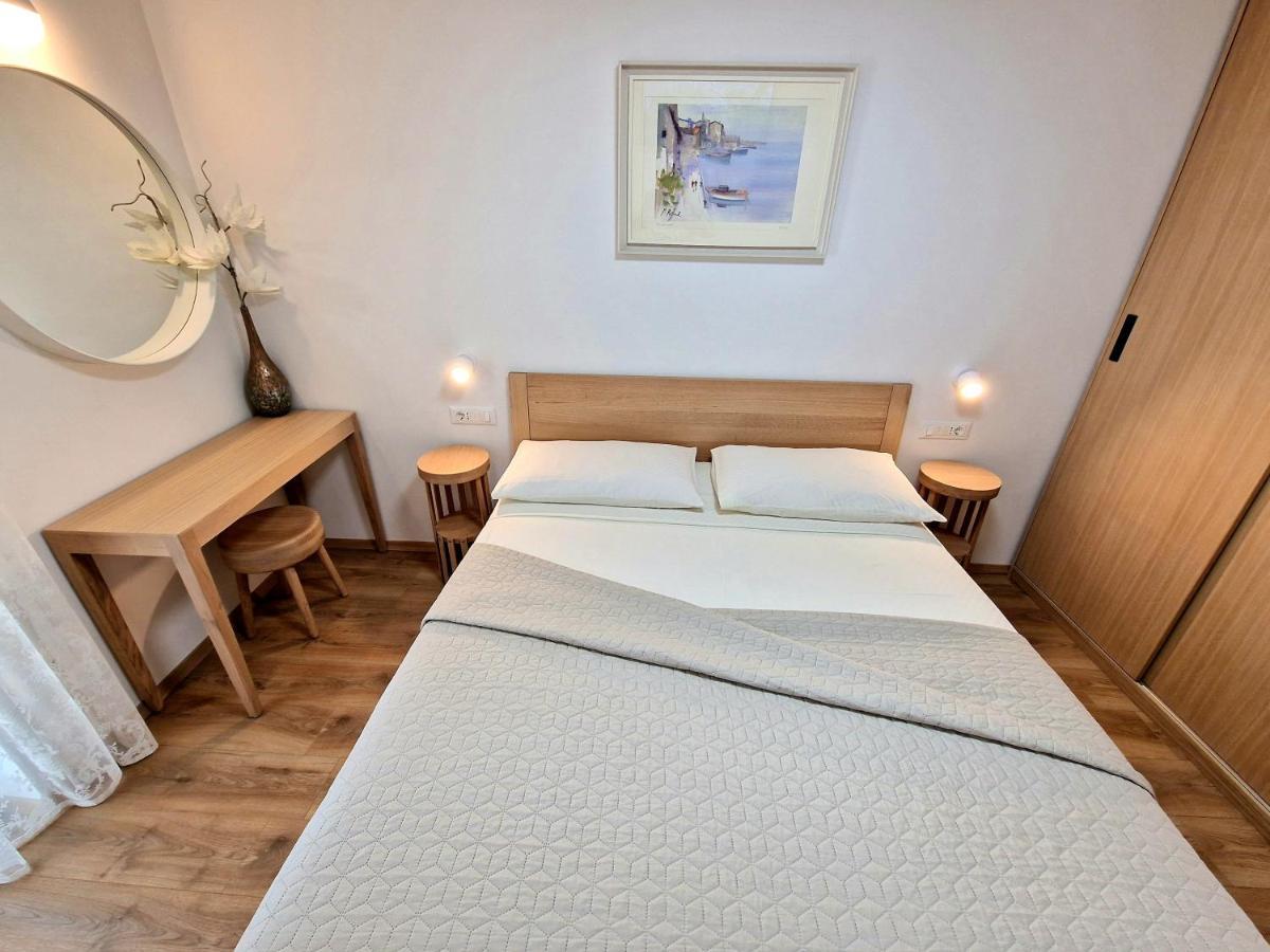 Apartments Cerin-Ровин Екстериор снимка