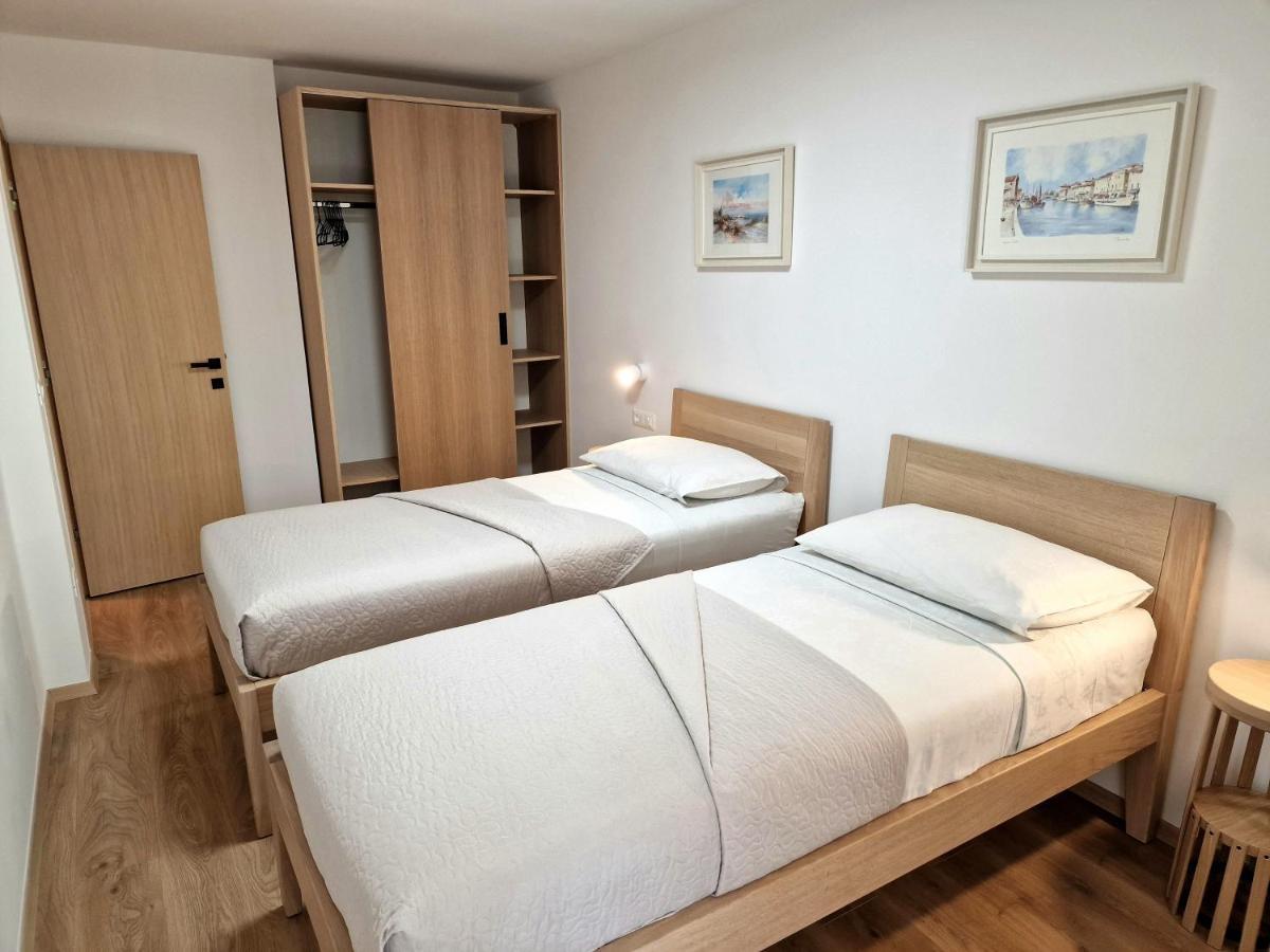 Apartments Cerin-Ровин Екстериор снимка