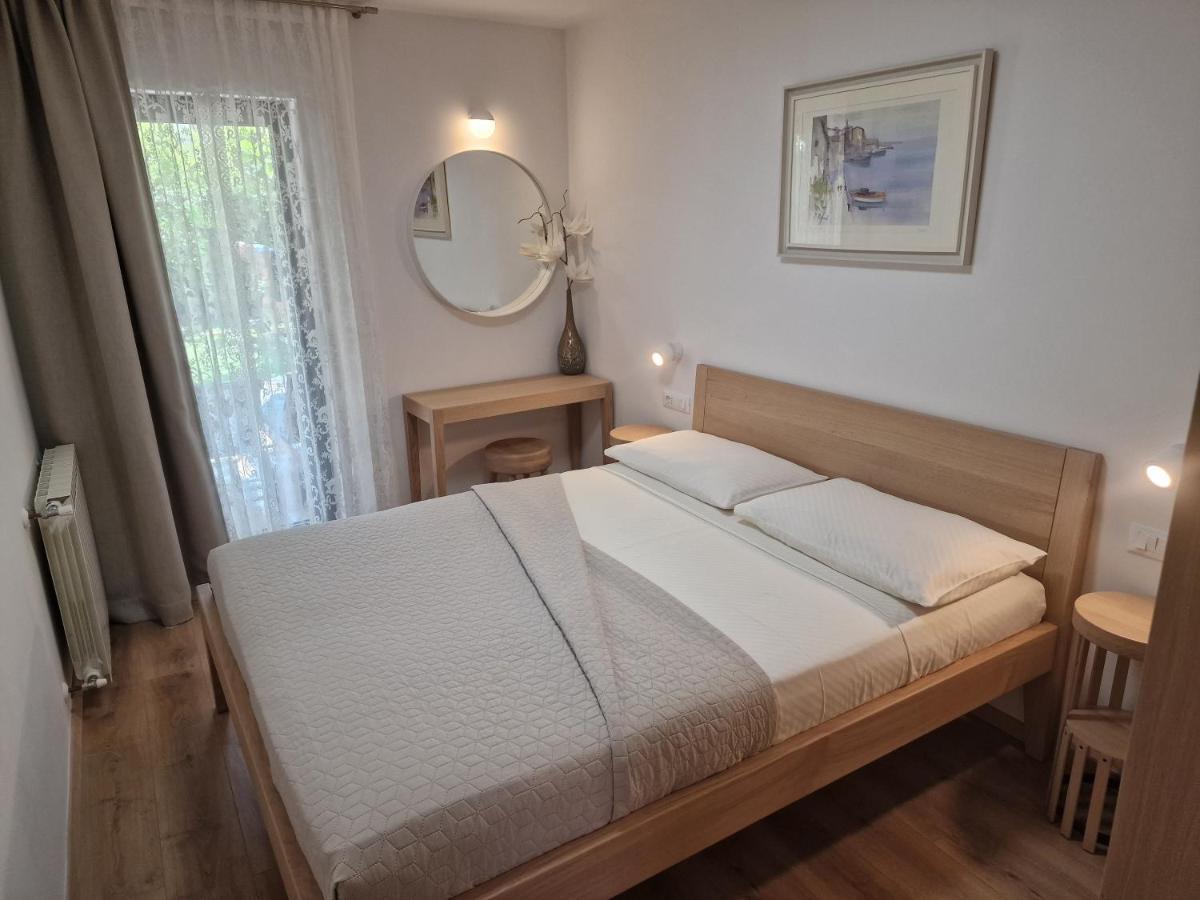 Apartments Cerin-Ровин Екстериор снимка