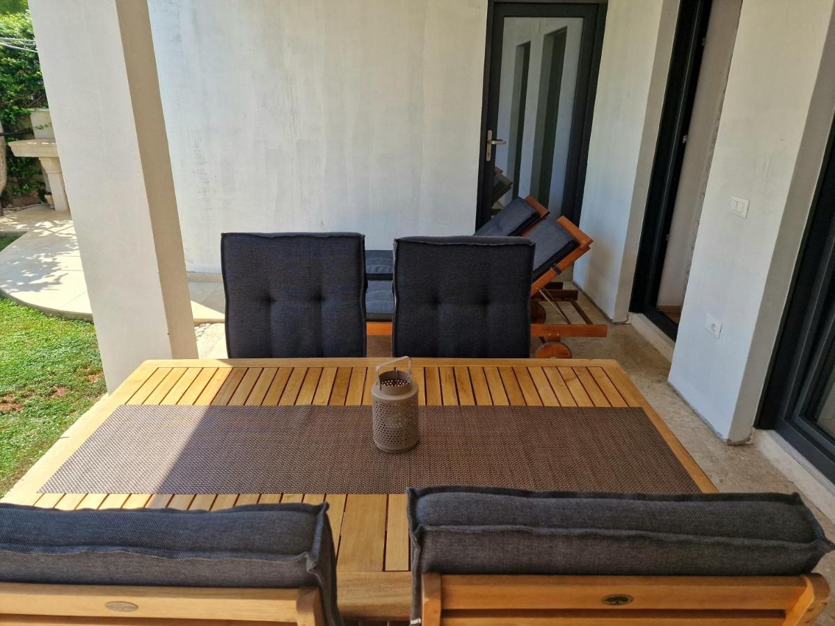 Apartments Cerin-Ровин Екстериор снимка