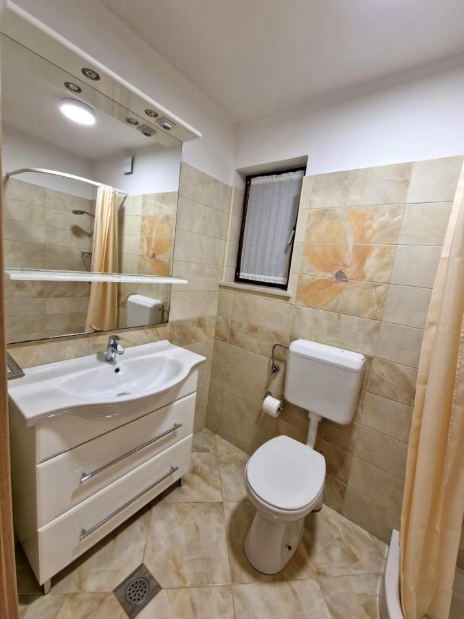Apartments Cerin-Ровин Екстериор снимка