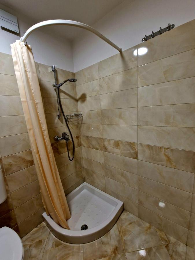 Apartments Cerin-Ровин Екстериор снимка