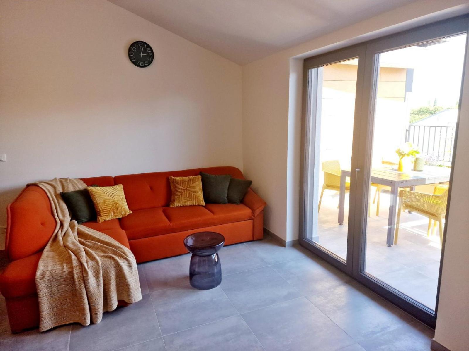 Apartments Cerin-Ровин Екстериор снимка