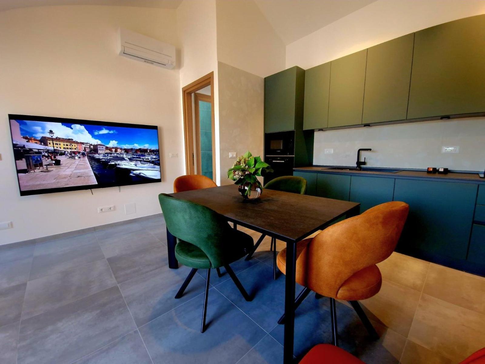 Apartments Cerin-Ровин Екстериор снимка