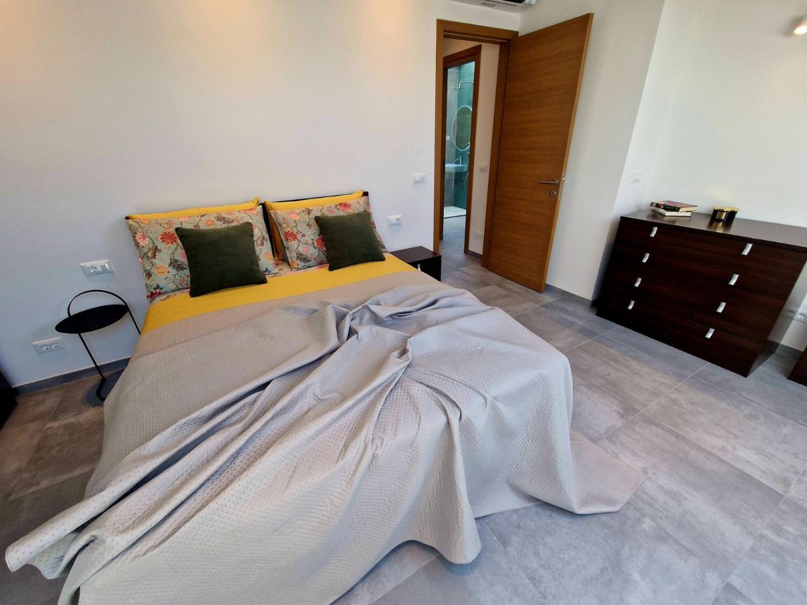 Apartments Cerin-Ровин Екстериор снимка