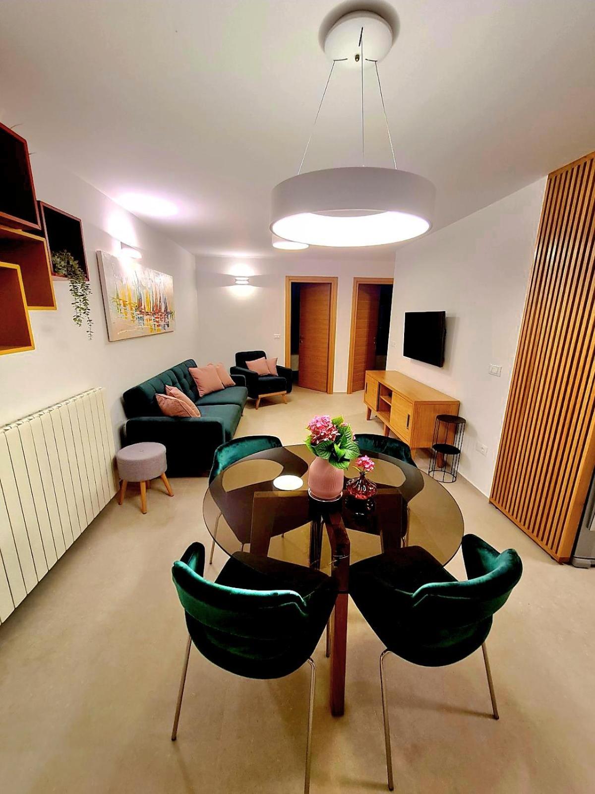 Apartments Cerin-Ровин Екстериор снимка