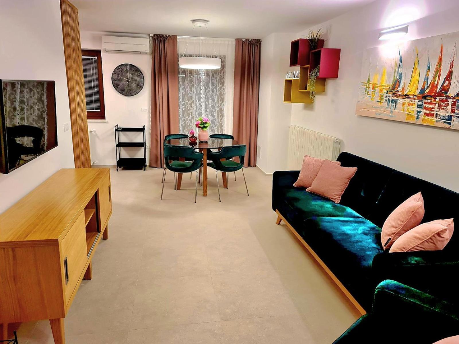 Apartments Cerin-Ровин Екстериор снимка