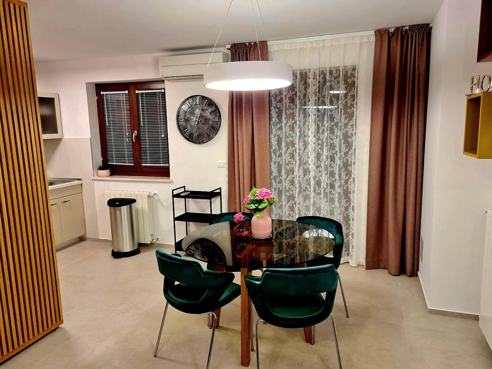 Apartments Cerin-Ровин Екстериор снимка